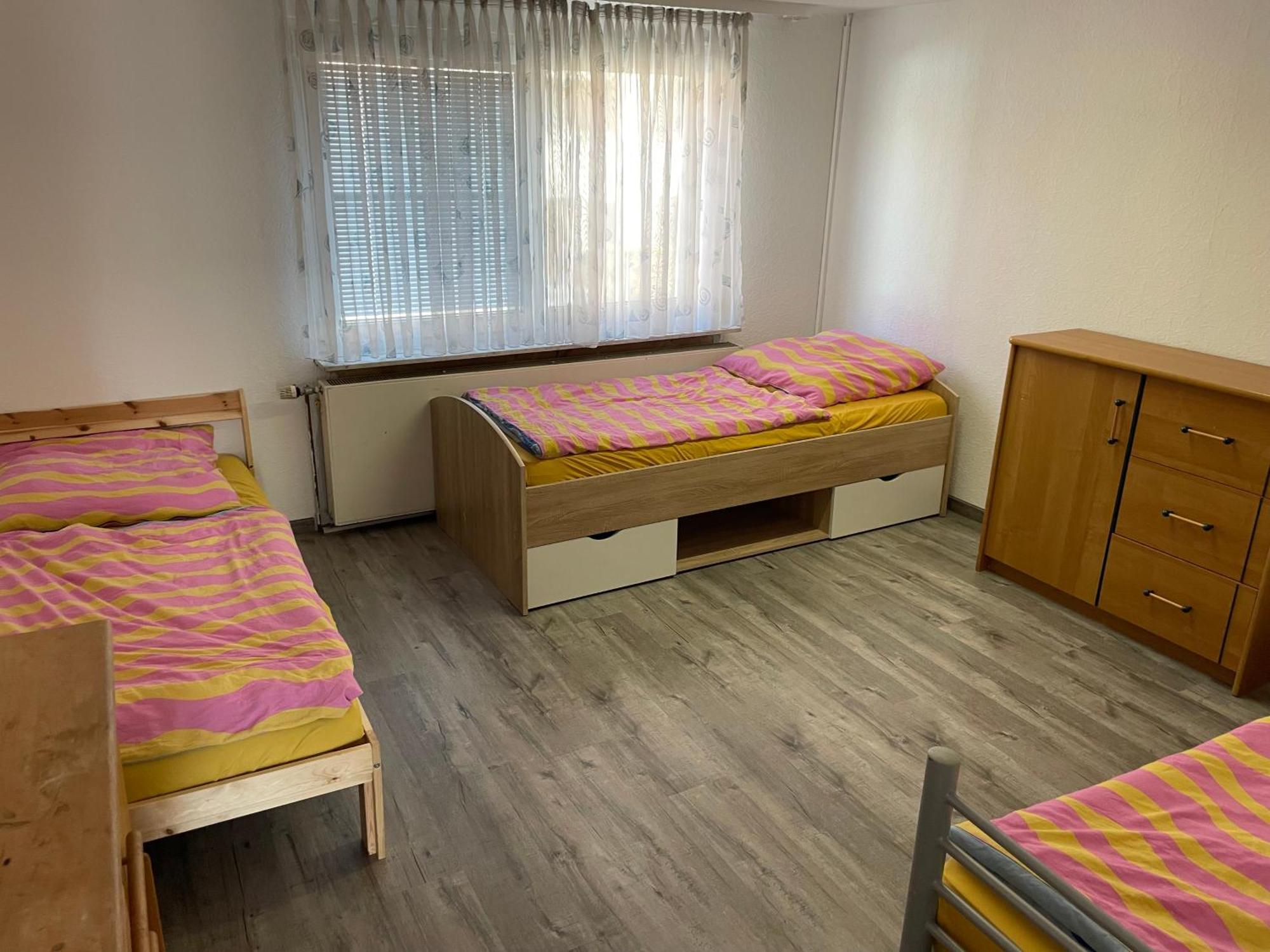Haus Dambacher - Arbeiter-Monteurzimmer Nuertingen Ngoại thất bức ảnh
